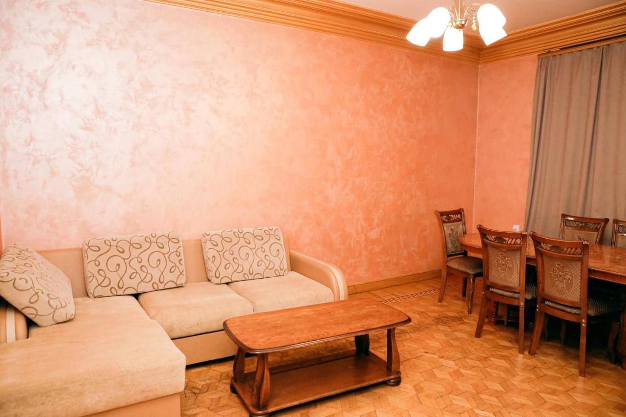 Big 3 Room Apartment On Republic Square Yerevan Exterior photo