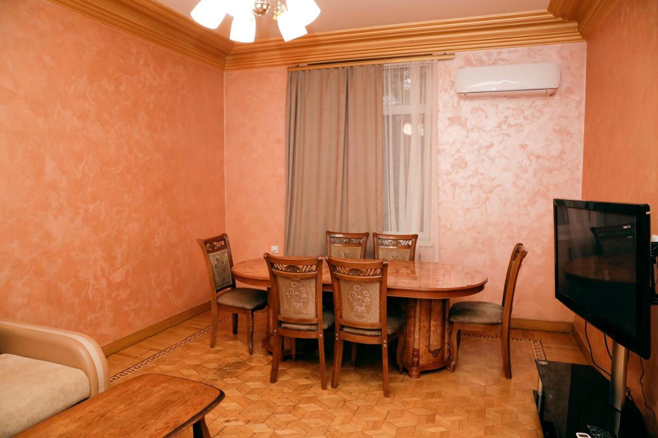 Big 3 Room Apartment On Republic Square Yerevan Exterior photo