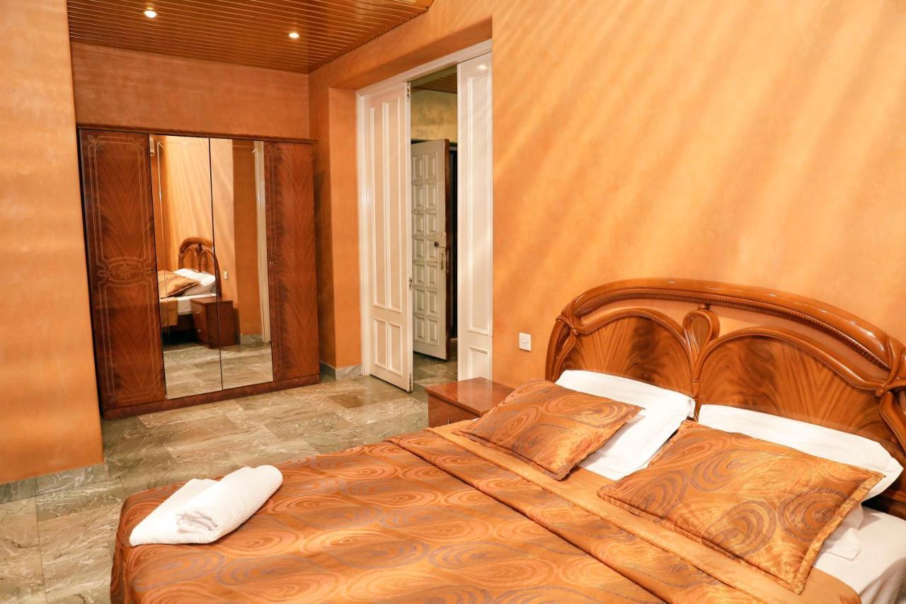 Big 3 Room Apartment On Republic Square Yerevan Exterior photo